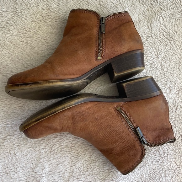 Lucky Brand Bartalino distressed leather zipper ankle booties - Picture 3 of 11